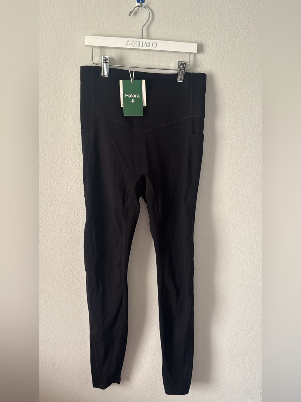 HALARA Black Mid-Rise Leggings with Tag Detail